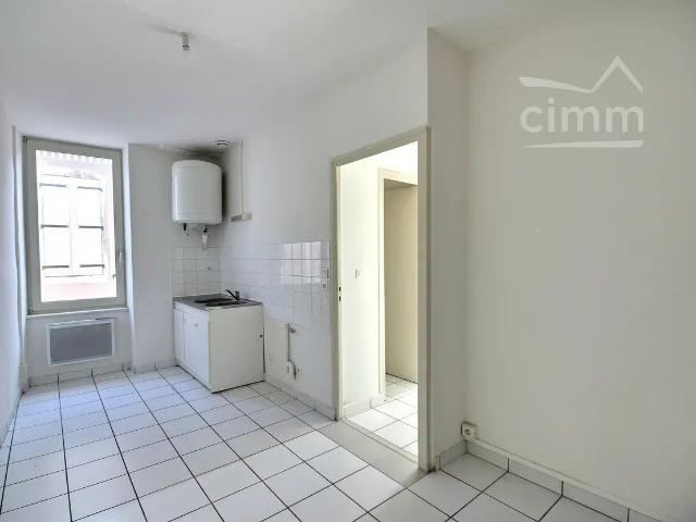 APPARTEMENT F2 + GRENIER LE TEIL