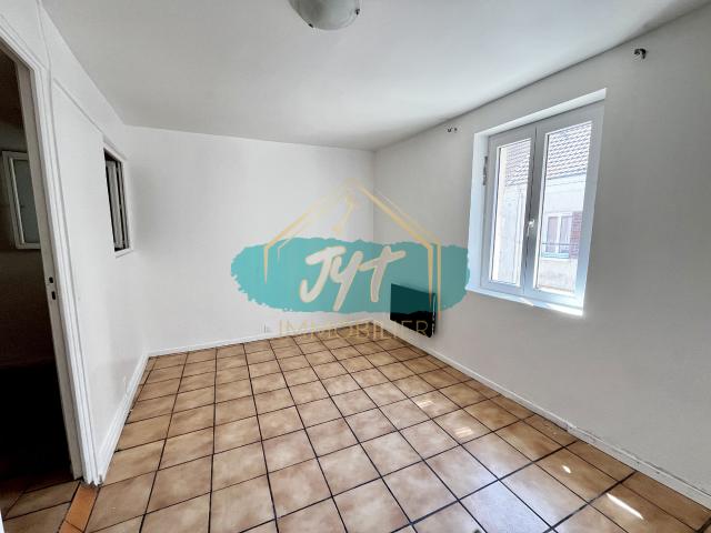 APPARTEMENT F2 LOUVRES