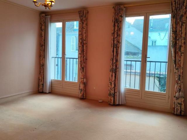 APPARTEMENT F2 MONTARGIS CENTRE GRANDE TERRASSE