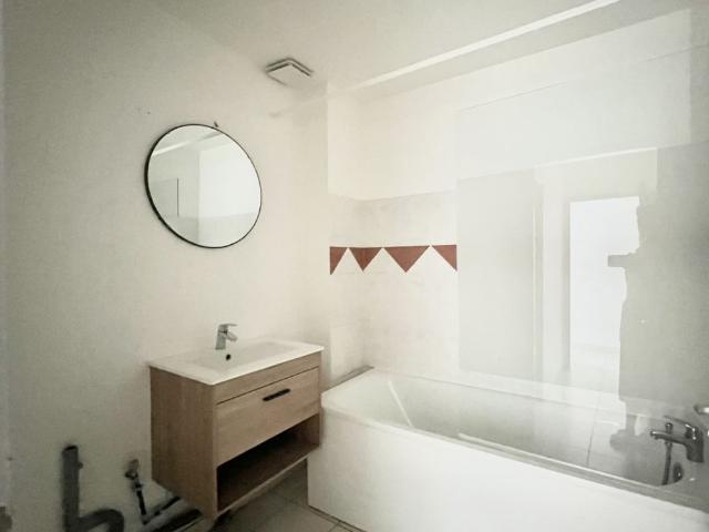 APPARTEMENT F2 PROCHE LA CHAPELLE AUX POTS