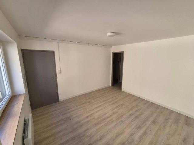 Appartement f2 refait a neuf 1er etage
