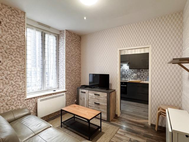 Appartement F2, rez de chaussée, entièrement meublé au centre ville de LONGUYON
