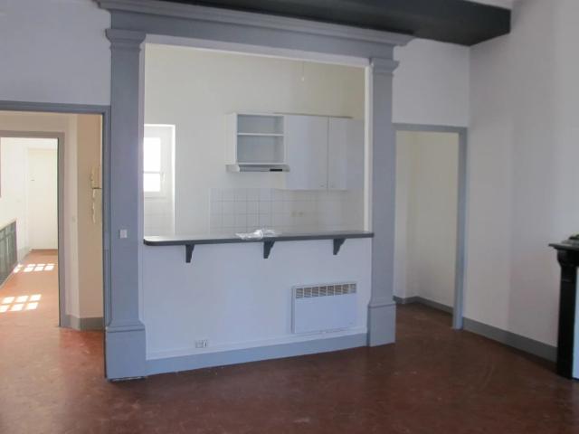 APPARTEMENT F2 RUE DE L INCENDIE