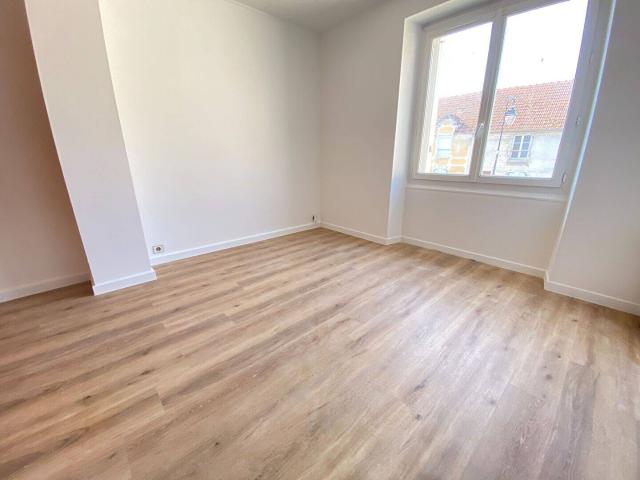 Appartement F2 + stationnement