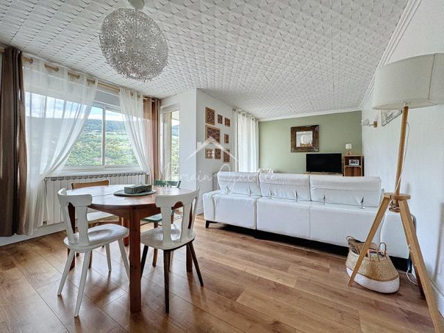 APPARTEMENT F4 81 M2 REFAIT À NEUF
