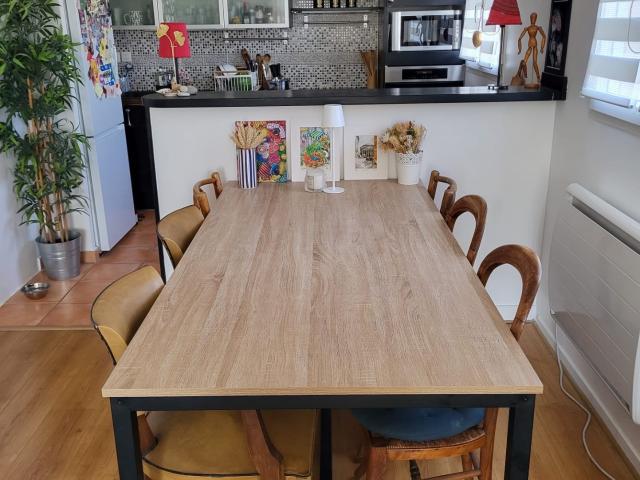 Appartement F4, 3 chambres, 1 terrasse, 1 box, 1 parking en extérieur