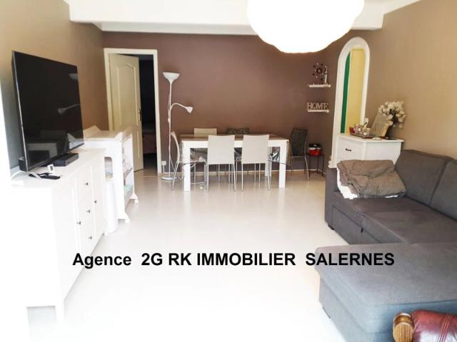 Appartement F4 traversant avec balcons en centre ville.