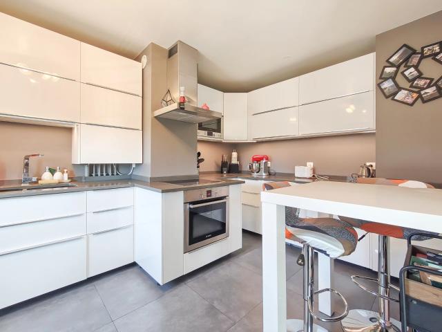 Appartement F4 avec terrasse résidence domaine de l'astrolab