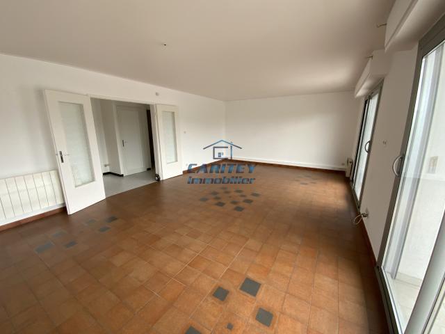 APPARTEMENT F4 CENTRE VILLE LURE