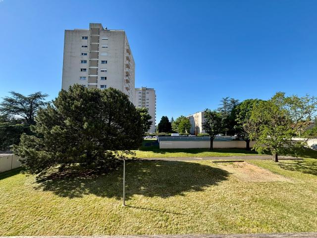 APPARTEMENT F4 DE 75 M2 AVEC PARKING DANS COPROPRIÉTÉ À ST FONS 69