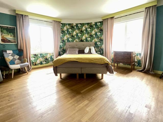 APPARTEMENT F4 DE 100 M2, EN CENTRE BOURG AVEC GRANDE TERRASSE ET GRENIER AMENAGEABLE
