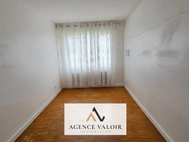 Appartement F4 de 105 m2 en centre ville vendu avec locataire en place
