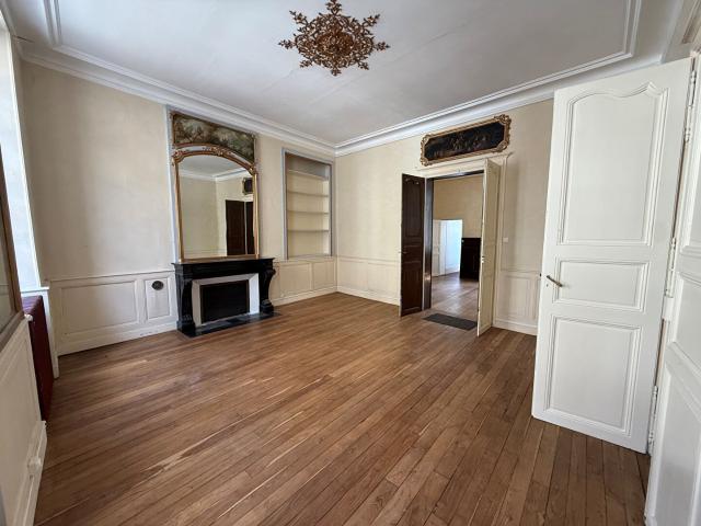 Appartement F4 Immeuble particulier