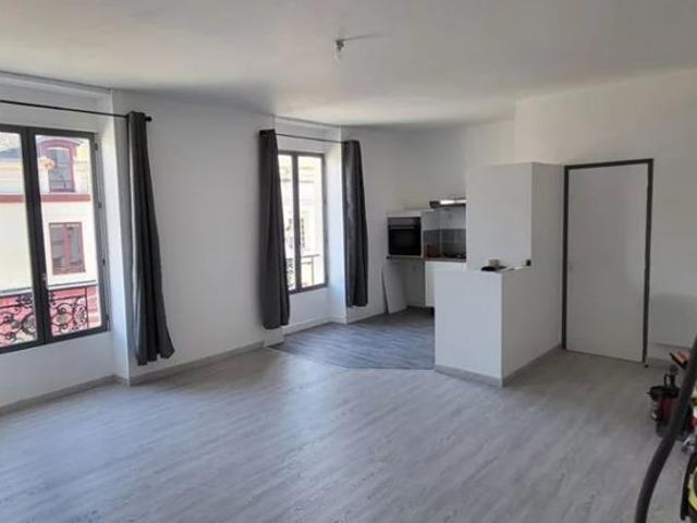 APPARTEMENT F4 SILLÉ LE GUILLAUME