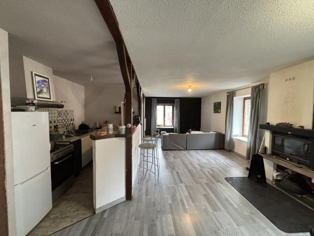 APPARTEMENT F4 SUR DELLE