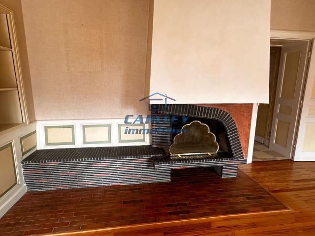 APPARTEMENT F5 130m2 AU CENTRE VILLE à LURE