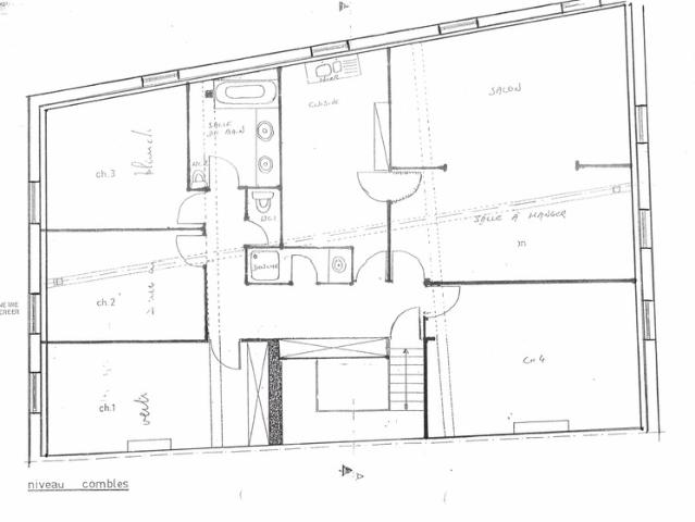 APPARTEMENT F5 146.52 M² DE SURFACE HABITABLE. IMMEUBLE DE CARACTERE