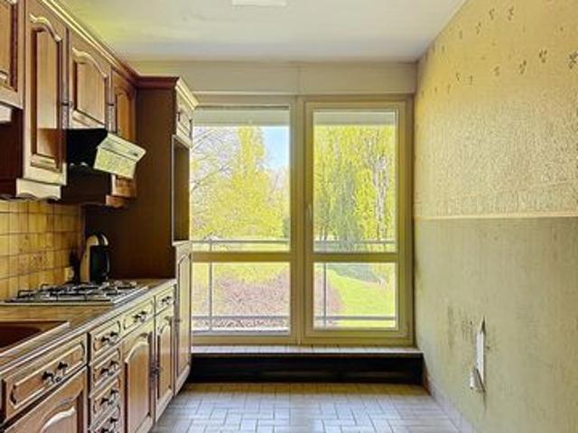 Appartement F5 avec balcon filant et box en ss sol
