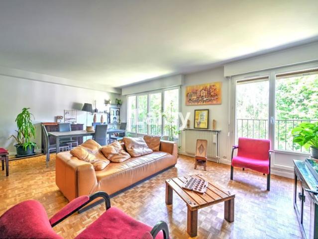 Appartement F5 avec 2 parkings et cave