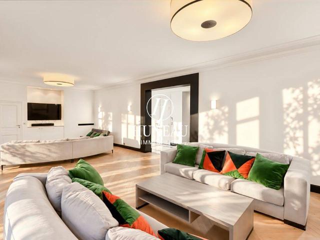 APPARTEMENT FAMILIAL 7 PIÈCES AVEC VUE TOUR EIFFEL REFAIT À NEUF