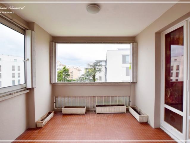 Appartement familial T5 de 95 m² avec loggia, balcon, garage et cave / LYON 8EME
