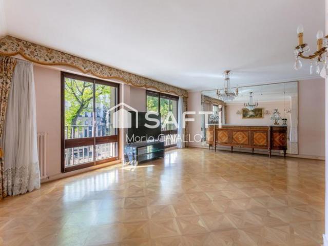 Appartement familial traversant au calme avec extérieur
