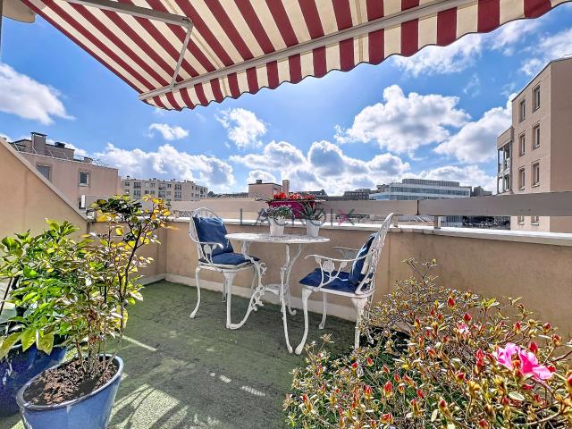 Appartement 5 pièces traversant avec balcon à 3 min du métro ligne 14