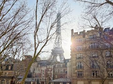 APPARTEMENT FAMILIAL D'EXCEPTION AVEC VUE TOUR EIFFEL