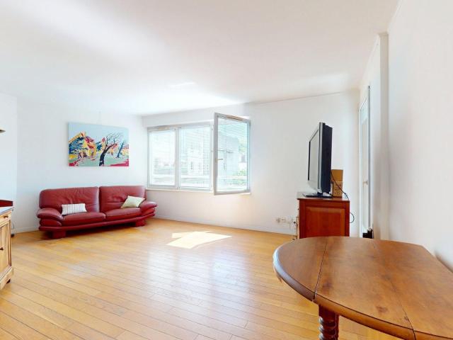 Appartement familial en étage élevé à 9mn du Pont de Sèvres