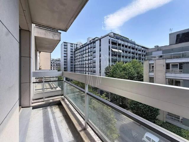 APPARTEMENT FAMILIAL EN ETAGE ELEVE AVEC BALCON