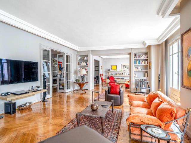 Appartement familial et de réception exceptionnel dans un bâ. 245m² Paris 16ème