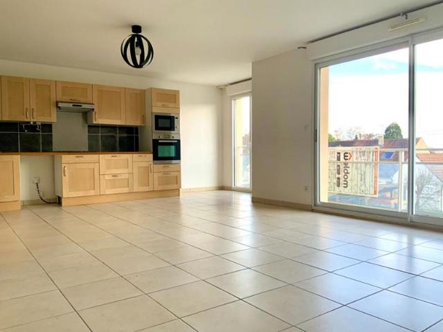 Appartement familial lumineux au premier étage avec balcon à Moret sur loing