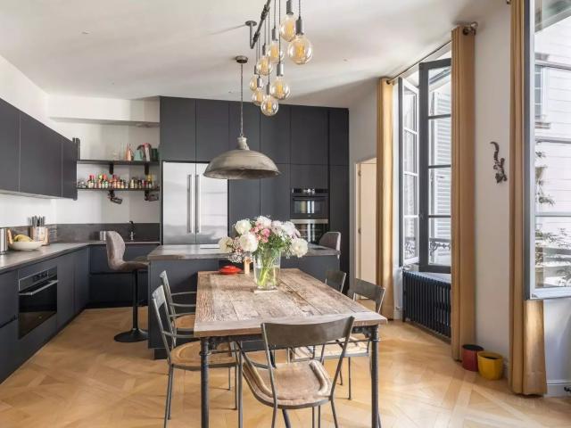Appartement familial rénové dans le 6e arrondissement, Odeon 170m² Saint Ouen