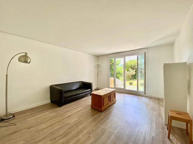 Appartement Fontenay Le Fleury 2 pièce s 57.70 m2