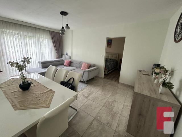 Appartement fonctionnel de 65 m2 avec cuisine équipée et deux chambres