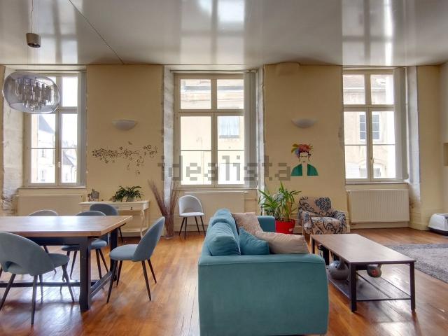 Appartement, Gray