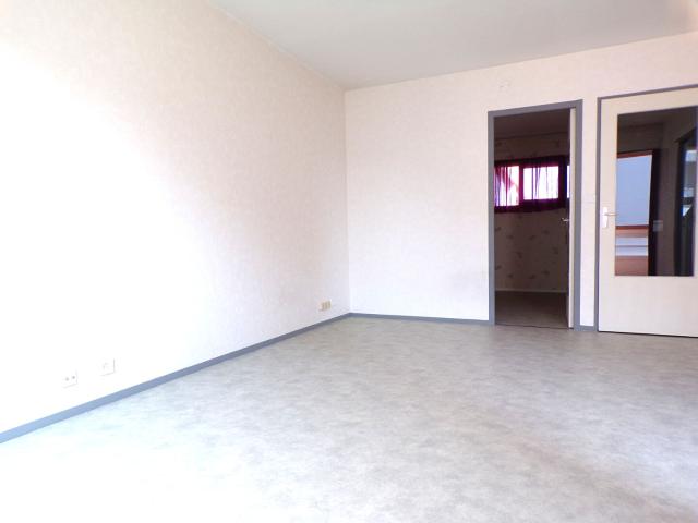 APPARTEMENT GUYANCOURT 1 pièce 38.83 m2