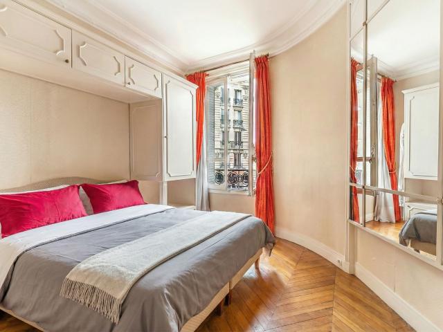 Appartement HAUSSMANNIEN 6 pièces CHAMP DE MARS / LA MOTTE PICQUET