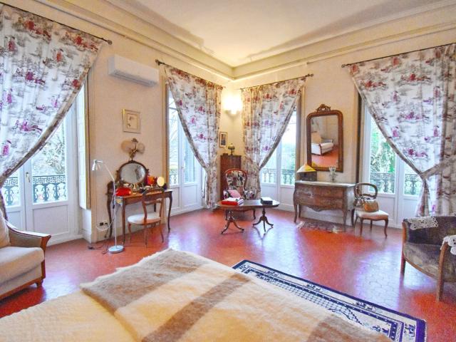 Appartement Haussmannien avec balcons et terrasse de 50m²