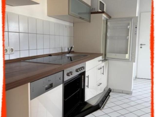 Appartement in Zwickau mit BALKON, EINBAUKÜCHE und Personenaufzug im Dachgeschoss zu vermieten!