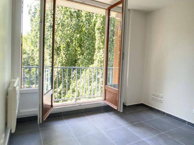 Appartement L Hay Les Roses 1 pièce s 15.18 m2