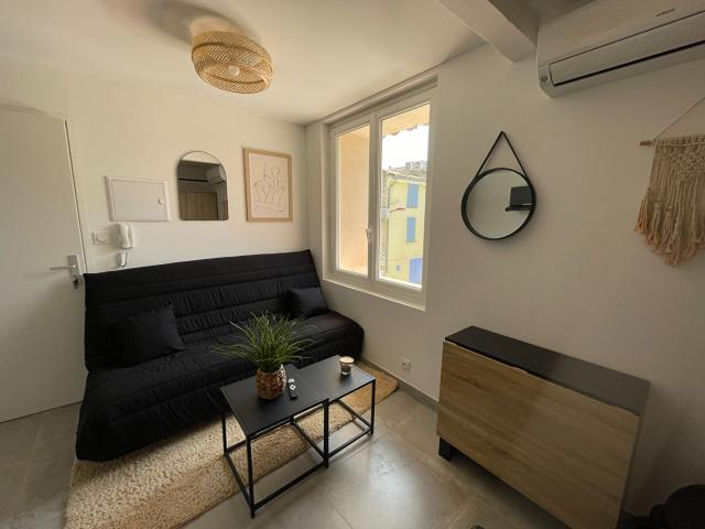 Appartement La Crau 1 pièce s 18 m2