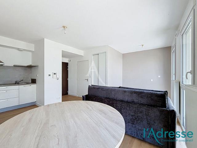 Appartement Laval 1 pièce s Place de parking 5 min de la gare meublé