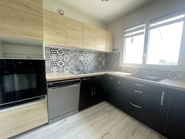 Appartement Le Coudray Montceaux 5 pièce s 105.94 m2