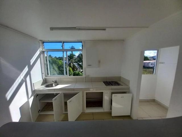 Appartement Les Abymes 4 pièce s 65 m2