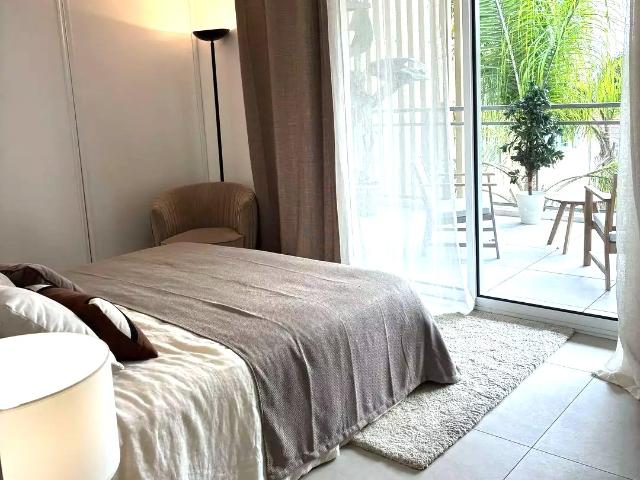 Appartement limitrophe plages, vue mer Èze, France