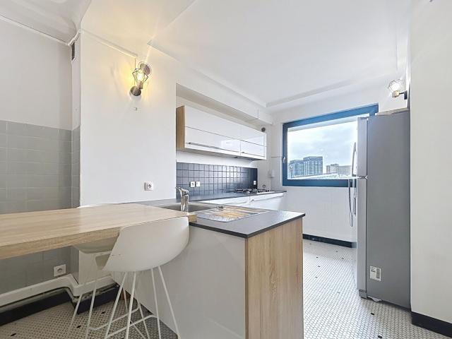 Appartement Lille 4 pièce s 128.63 m2 avec parking, cave et balcon