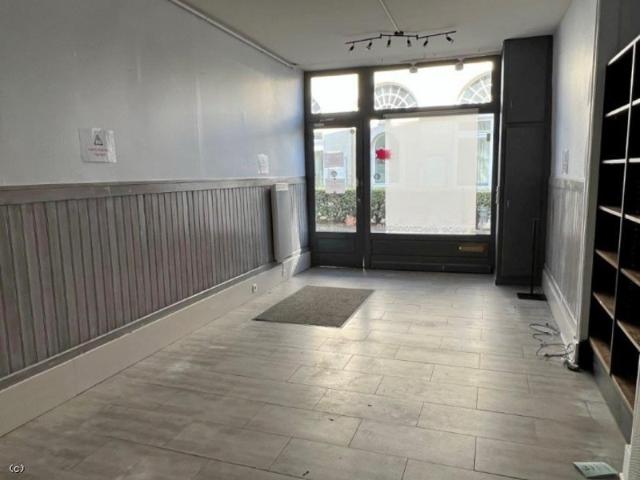 Appartement / Local Commercial avec Courette