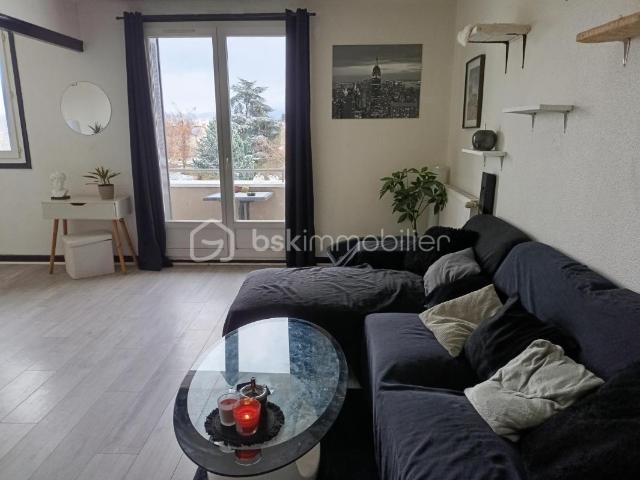 Appartement loué et meublé T3 d'environ 62m² avec balcon