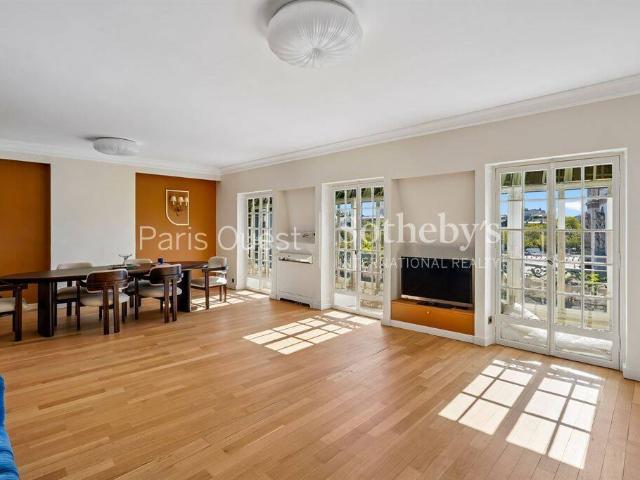 Appartement loué vide Paris 8ème 3 pièces 153 m2